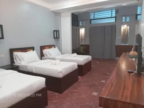 Bed in Dumaguete Seafront Hotel